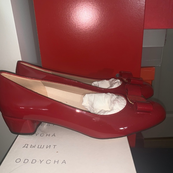 NWT Salvatore Ferragamo Vara low heel pumps - Picture 2 of 4